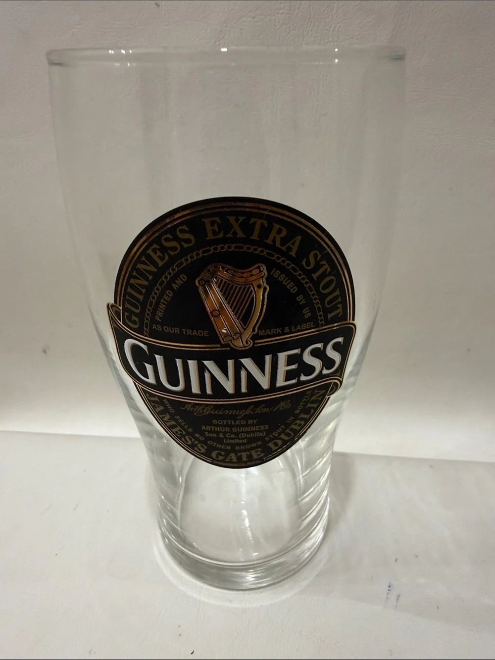 Guinness Extra Stout Beer Glass 16 Oz Gold Black White 6 1/4 In Tall 3 In Round